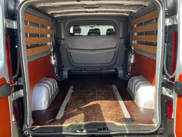 Vehicle Image 25
