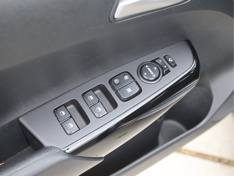 Vehicle Image 32