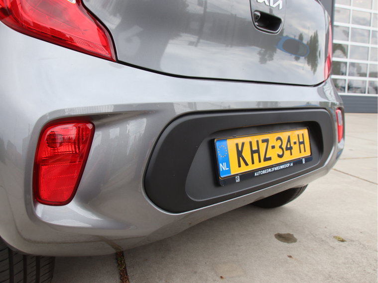 Vehicle Image 35
