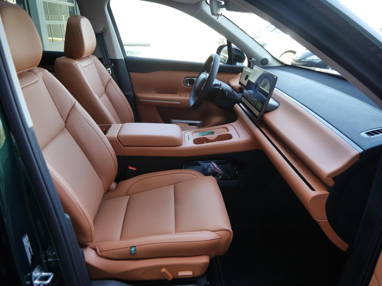 Vehicle Image 16