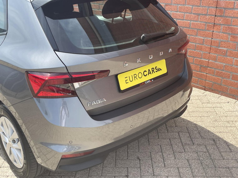 Vehicle Image 25