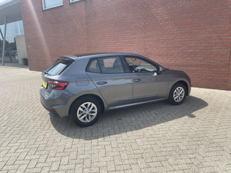 Vehicle Image 8