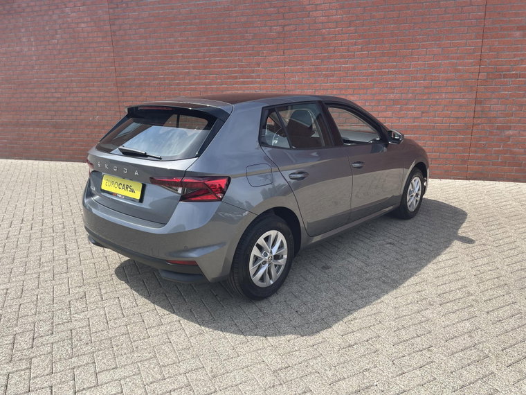 Vehicle Image 9