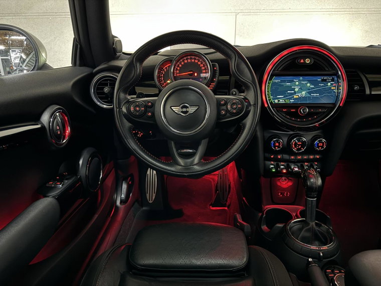 Vehicle Image 25