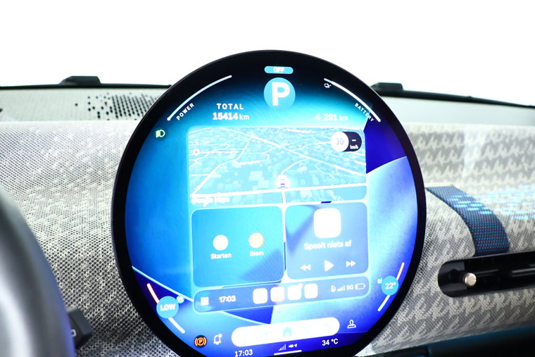 Vehicle Image 16