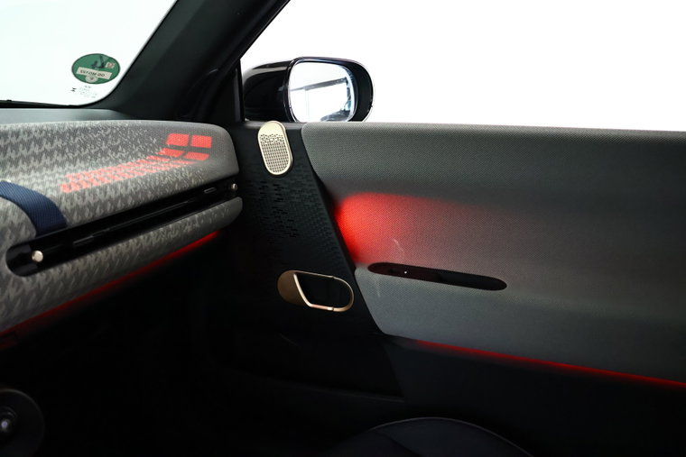 Vehicle Image 21
