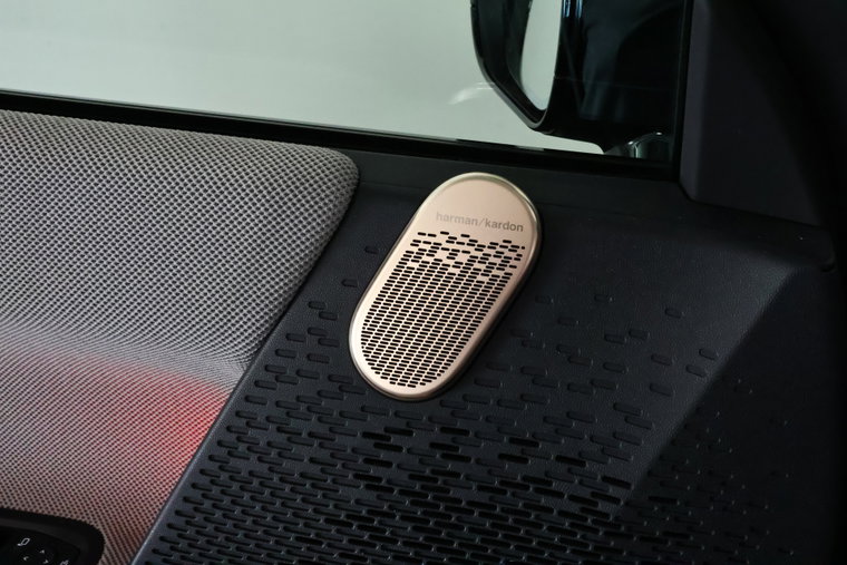 Vehicle Image 24