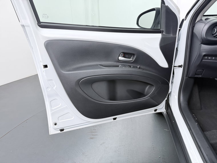 Vehicle Image 22