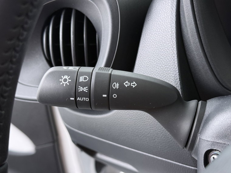 Vehicle Image 25