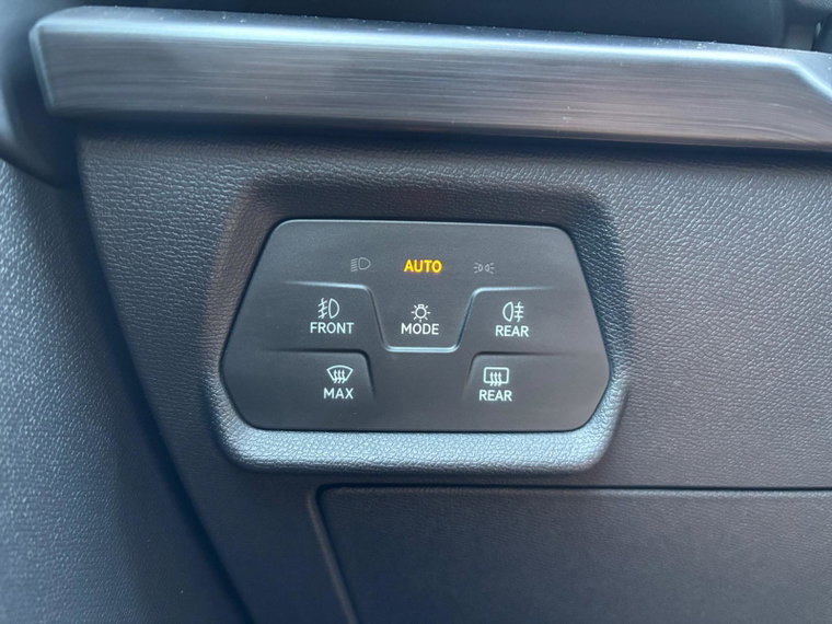 Vehicle Image 26