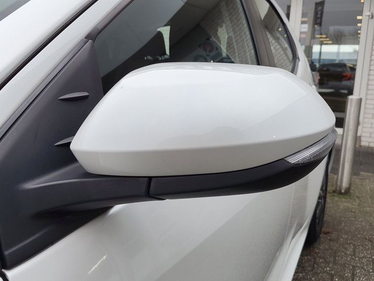 Vehicle Image 32