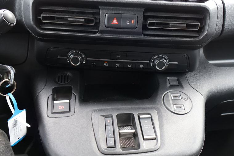 Vehicle Image 24