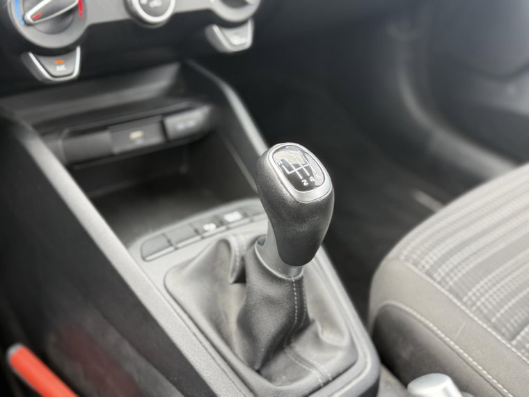 Vehicle Image 25