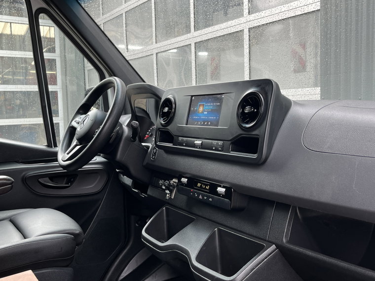 Vehicle Image 27