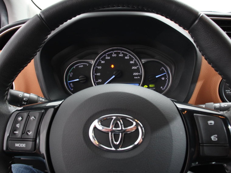 Vehicle Image 11