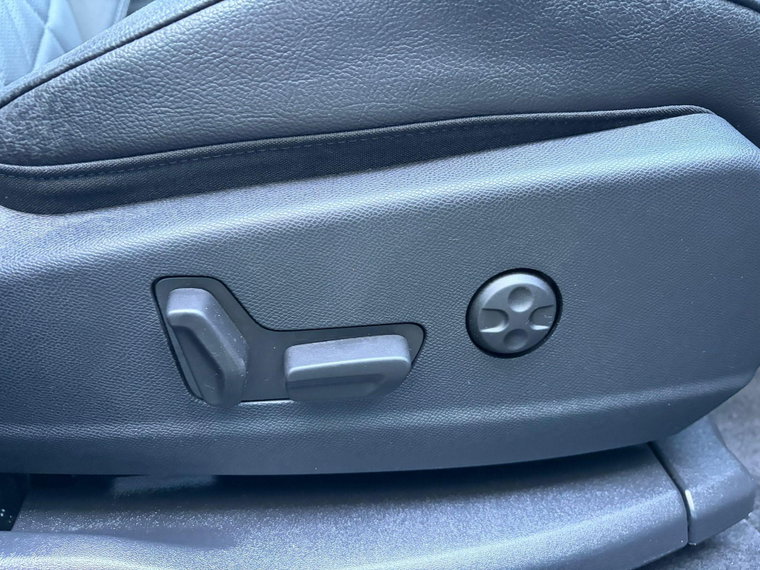 Vehicle Image 29