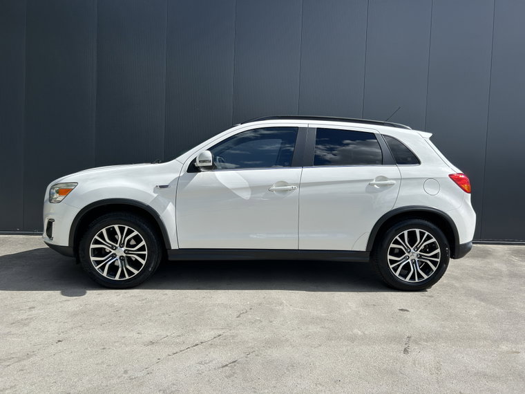 Vehicle Image 16