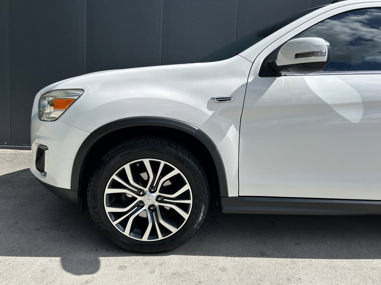 Vehicle Image 17