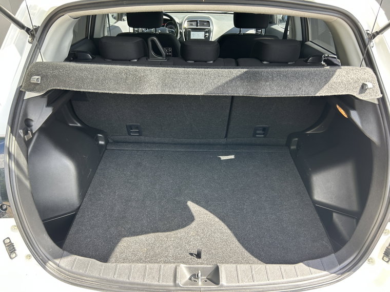 Vehicle Image 25