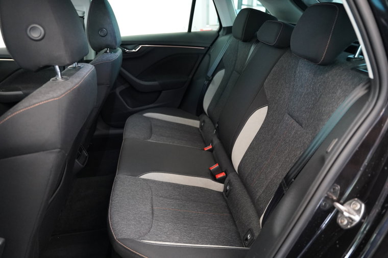Vehicle Image 16