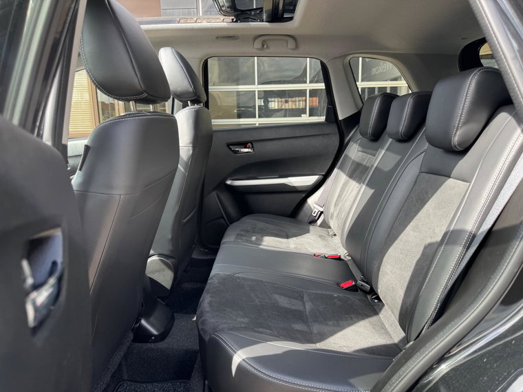 Vehicle Image 12