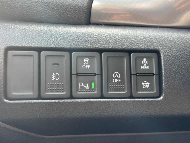 Vehicle Image 25