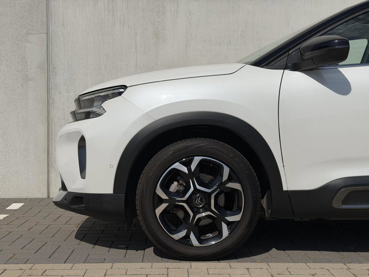 Vehicle Image 26