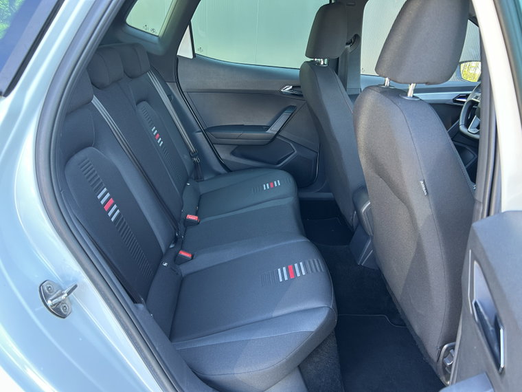 Vehicle Image 32