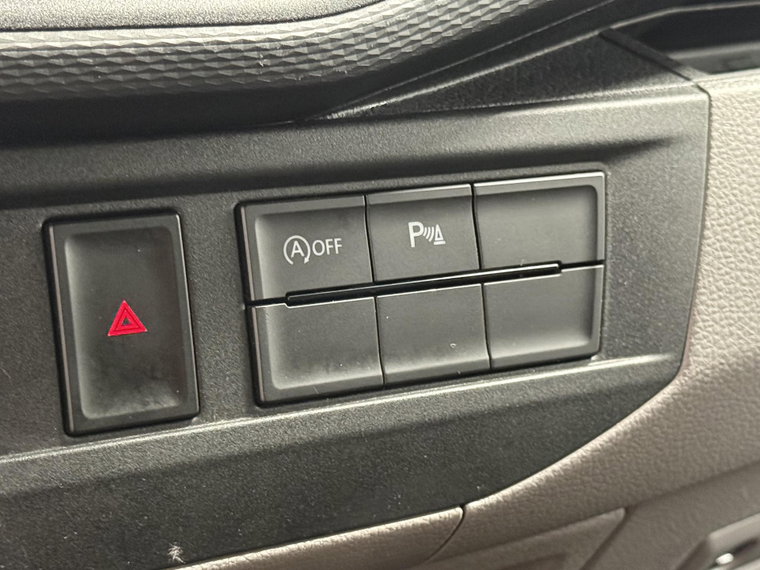 Vehicle Image 32