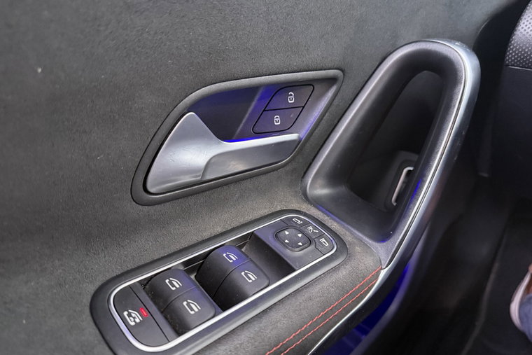 Vehicle Image 30