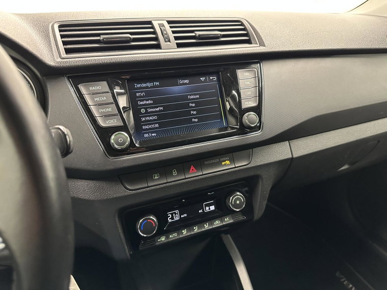 Vehicle Image 25
