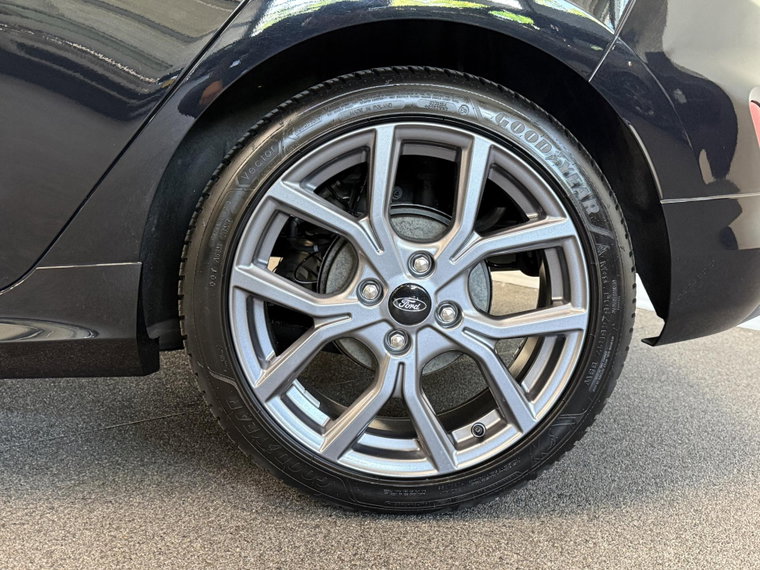 Vehicle Image 38