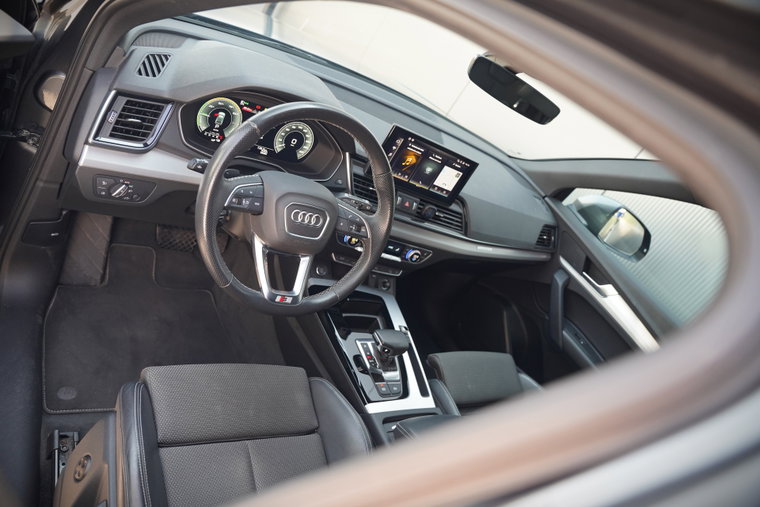 Vehicle Image 4