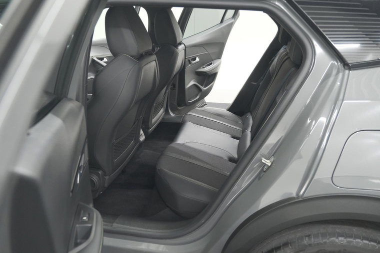 Vehicle Image 32
