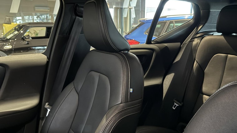 Vehicle Image 19