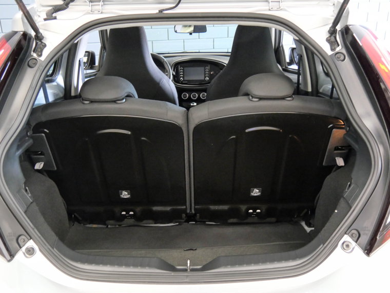 Vehicle Image 16