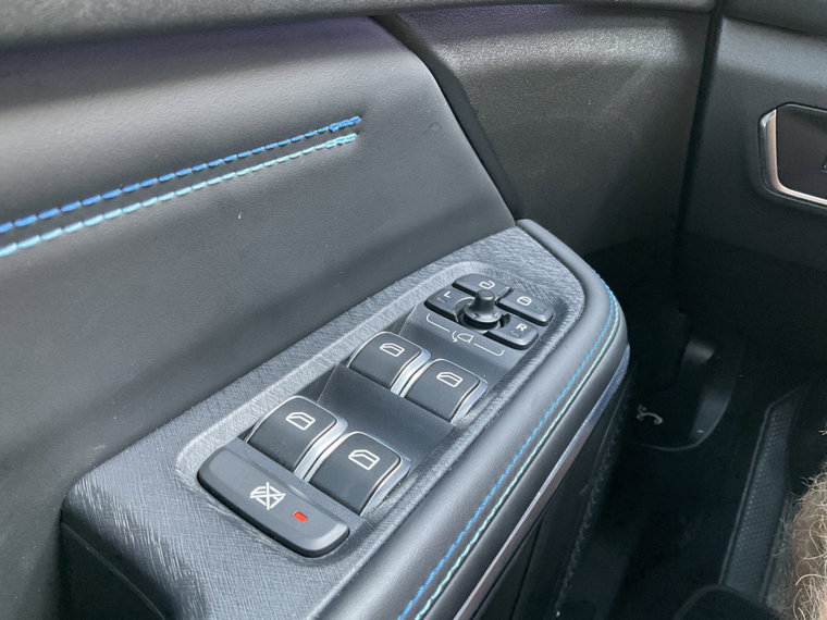 Vehicle Image 25