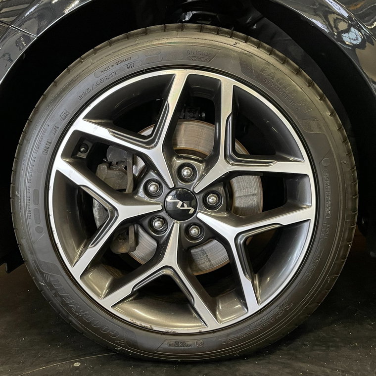 Vehicle Image 35