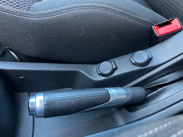 Vehicle Image 25