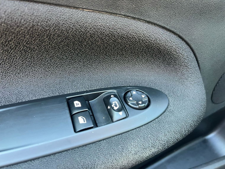 Vehicle Image 26