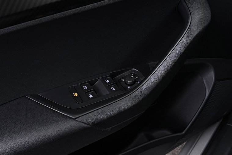 Vehicle Image 33