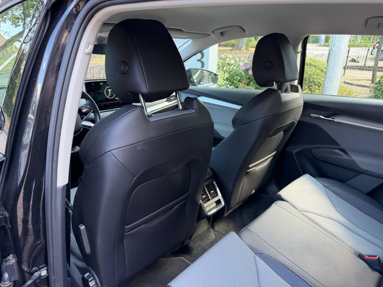 Vehicle Image 37