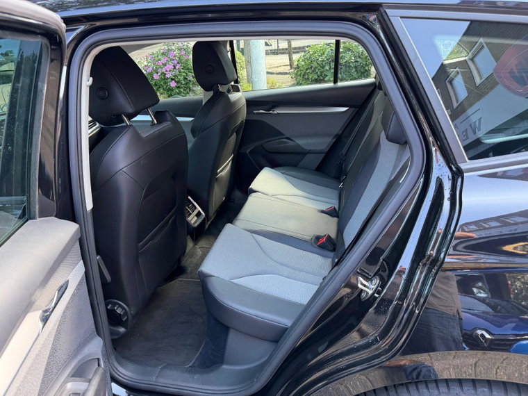 Vehicle Image 38