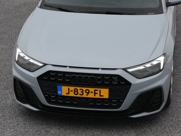 Vehicle Image 30