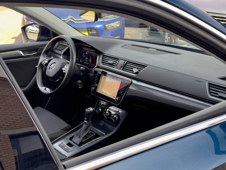 Vehicle Image 30