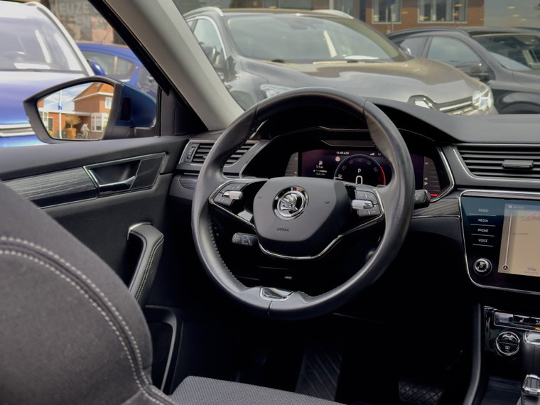 Vehicle Image 32