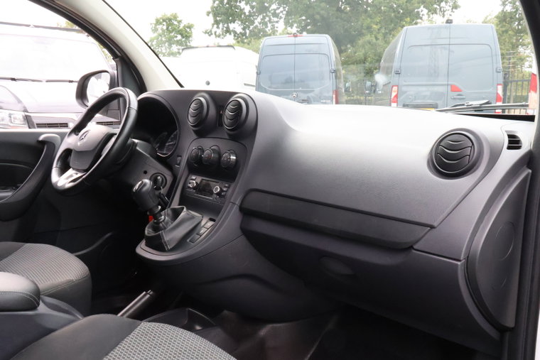 Vehicle Image 29
