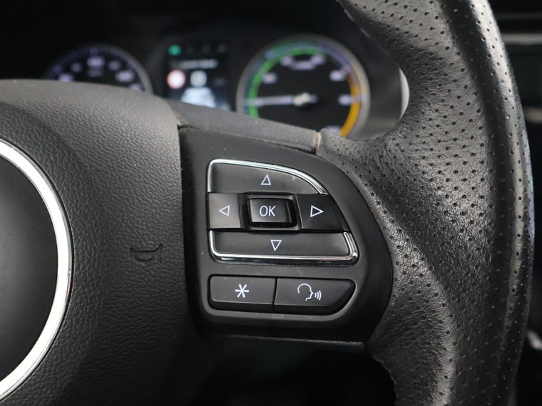 Vehicle Image 25