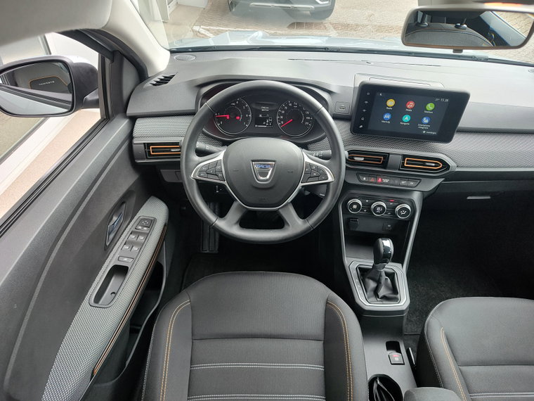 Vehicle Image 12