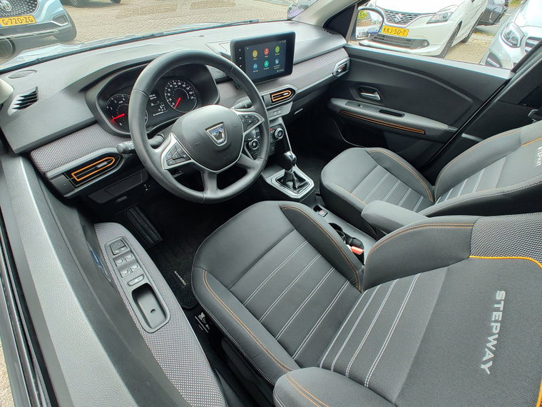 Vehicle Image 13